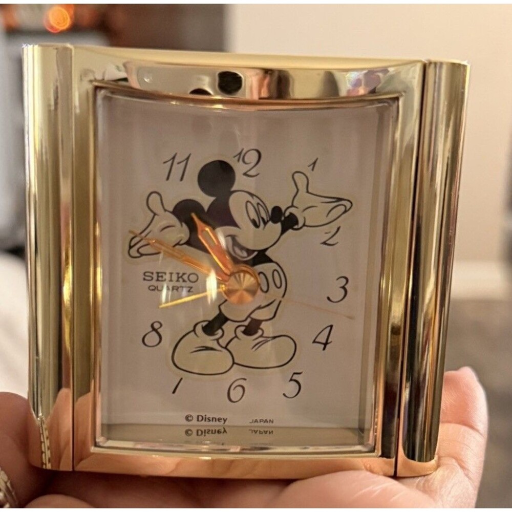 VNTG 90s DISNEY MICKEY MOUSE SEIKO QUARTZ DESK CLOCK W/ALARM GlOWS IN THE DARK